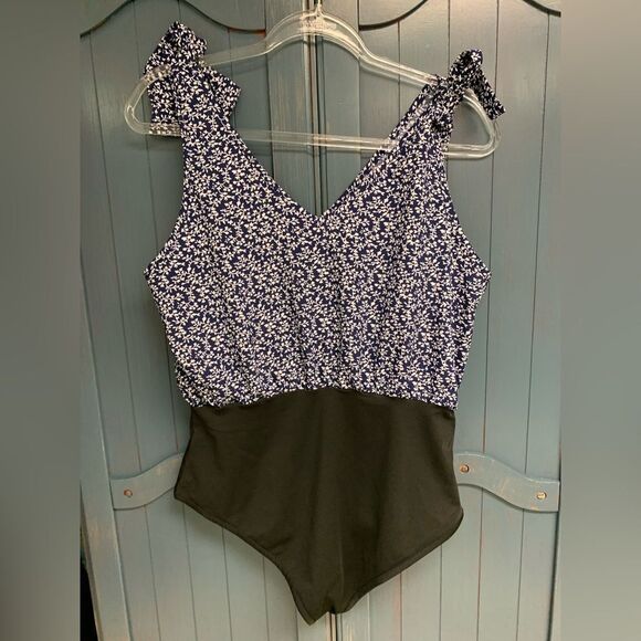 Shein Cute Floral Snap Shirt - Picture 2 of 12